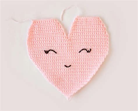 Heart Shaped Pillow Crochet Pattern - Leelee Knits