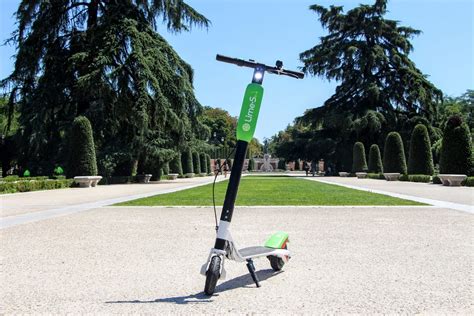 Lime patinetes eléctricos compartidos de alquiler en Madrid así funciona