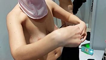 Prueba Haul Una Milf Cachonda Con Un Gran Arbusto Peludo Se Prueba Ropa En El Probador