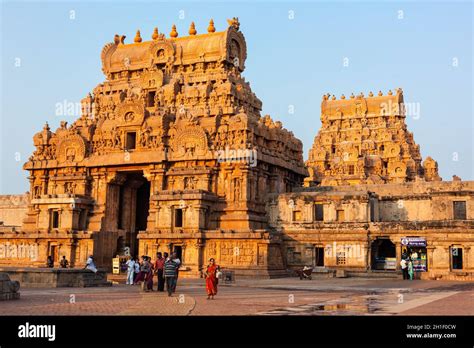 TANJORE, INDIA - MARCH 26, 2011: People visiting famous Brihadishwarar ...