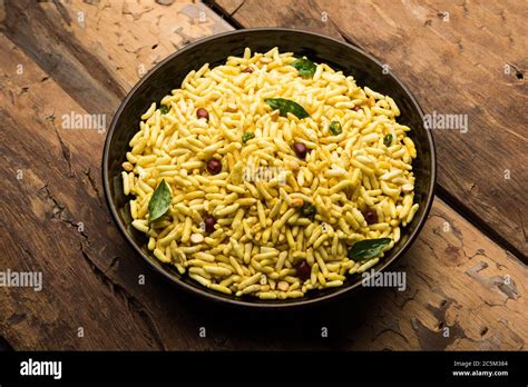 Puffed Rice Chivda Is A Savory And Spicy Bhel Item Made Using Murmura