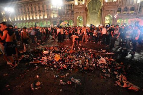 La Festa Degli Interisti In Piazza Duomo Libero Quotidiano