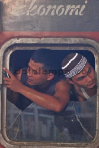 Pemudik Lebaran Di Stasiun Ka Pasar Senen DATATEMPO