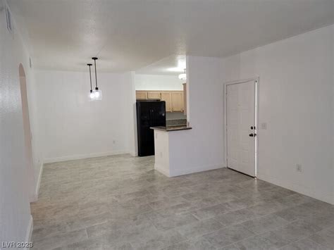 1405 S Nellis Blvd 1405 S Nellis Blvd Las Vegas NV 89104 Apartment