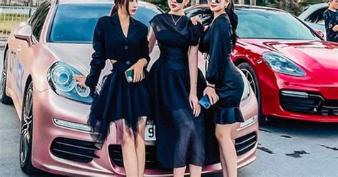Soi giá dàn xe của hot boy hot girl tài chính Đủ loại Mẹc Porsche giá từ tỷ đến tỷ