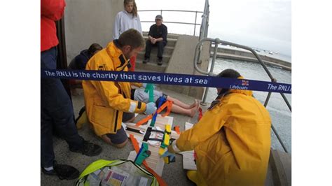 New Quay Rnli Lifeboat Crew Train With Local Rnli Lifeguards Rnli