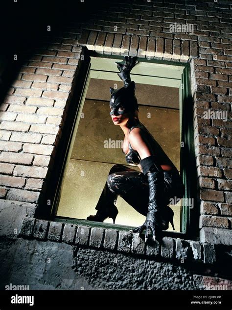 HALLE BERRY, CATWOMAN, 2004 Stock Photo - Alamy