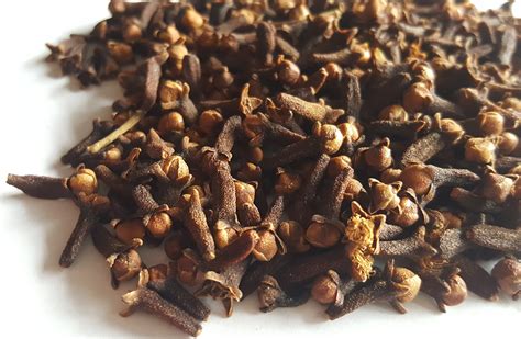 Brown Whole Dry Cloves Kerala Packaging Size Kg Rs Kilogram