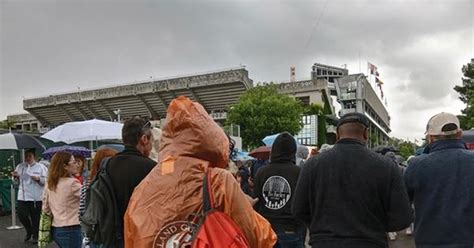 Ploaia Face Legea La Paris Nu Se Va Mai Juca Niciun Meci Vineri La