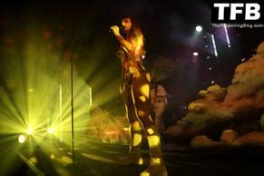 Tove Lo Displays Her Tits On Stage In Berlin At A Concert Astra Kulturhaus Berlin AZNude