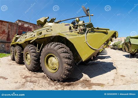 俄国军队BTR 82转动装甲车人员携带 编辑类库存图片 图片 包括有 武器 轮子 军事 通信工具 50502899