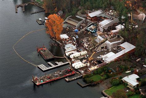 A Look At Bill And Melinda Gates Enormous Lakefront Home Cnn Business