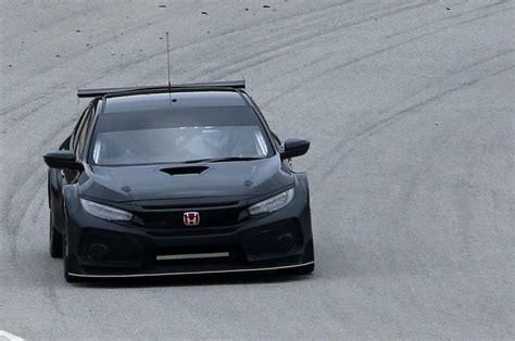 Honda Civic Type R Btcc Racer Lands Ahead Of 2018 Season Autocar