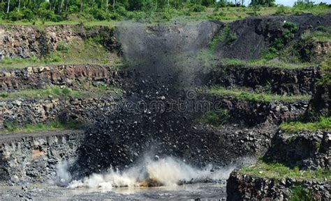 Quarry Explosion Stock Image Image Of Industry Stones 15700011