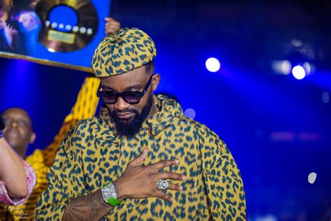 Fally Ipupa « Se Yo « Bloqué Et « Science Fiction Les Trois