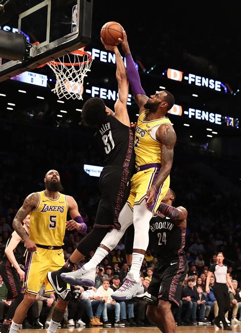 Lebron James Dunk / Lebron James Lakers Debut Features Dunks Highlights ...