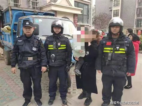 警察自愿被小孩玩命根