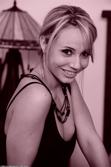 Forumophilia PORN FORUM Cute Girls Posing Naked Page