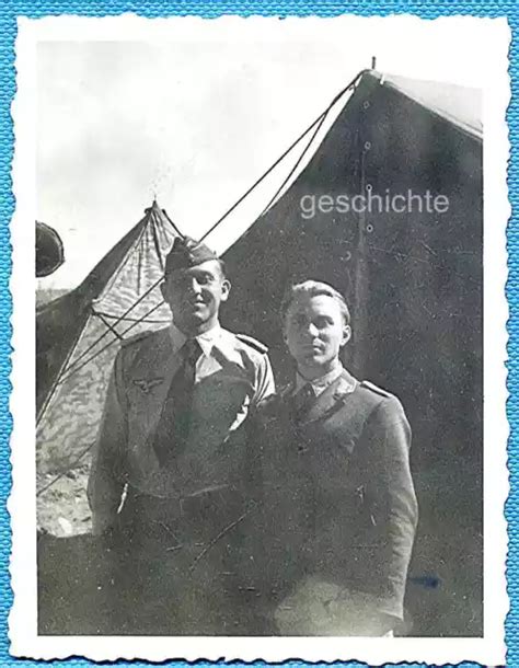 FOTO 2 SOLDATEN Der Luftwaffe Vor Tarnzelten Um 1942 EUR 10 18