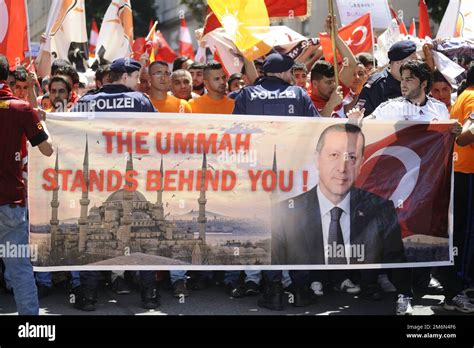 Pro Erdogan Demonstration Fotos Und Bildmaterial In Hoher Auflösung