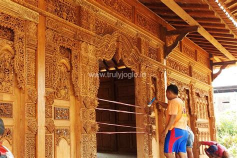 Gebyok Ukir Kudus Dimensi Pelengkap Rumah Joglo Dan Pendopo