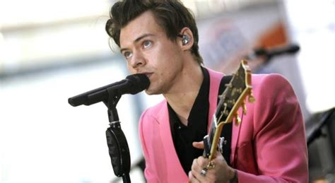 Chi è Harry Styles Le Curiosità E La Vita Privata Del Cantante E Attore