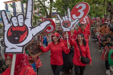 Pendaftaran Bacaleg Pdi Perjuangan Di Semarang Antara Foto