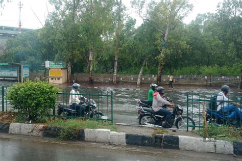 Heavy Rain Lashes Several Parts Of Delhi Gurugram The Etimes