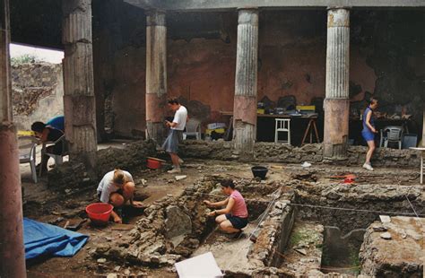 Writing The Past Pompeii A Summer Of Archaeology