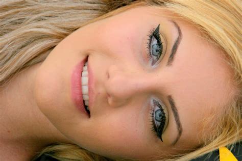 Kostenlose Bild Porträt Mädchen Frau blonde Haare Haut Gesicht Lächeln Make up person