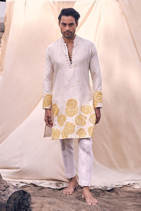 Buy Ivory Chanderi Silk Embroidery Floral Applique Kurta Set For Men By