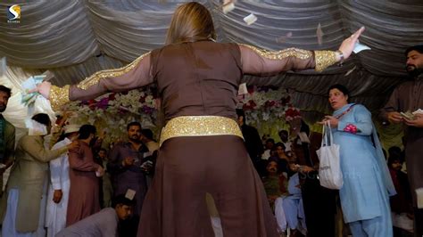 Meri Lagdi Kise Na Wekhi Chahat Baloch Hot Mujra Dance Performance