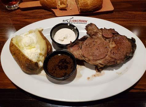 7 Reasons LongHorn Steakhouse Is So Affordable