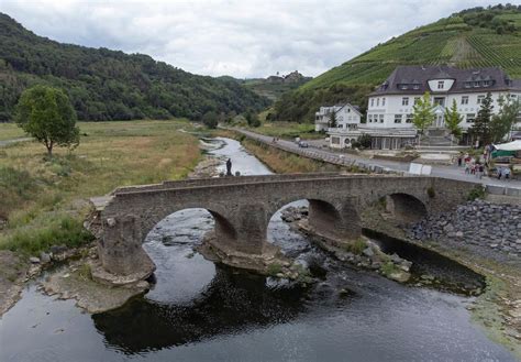 Ahrtal Ein Jahr Wiederaufbau an der Ahr Brücken Straßen und