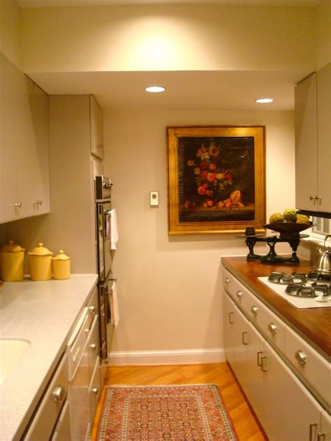 Gracious Interiors: Space-Age Kitchen Makes Soft Landing
