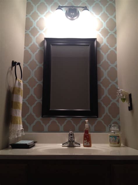 How To Create A Stunning Wallpaper Accent Wall In Your Bathroom – DECOOMO