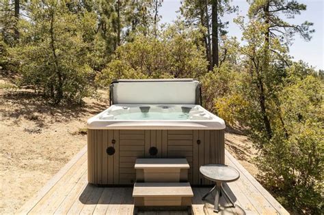 Enjoy Nature At These Cabins With Hot Tubs In Southern California