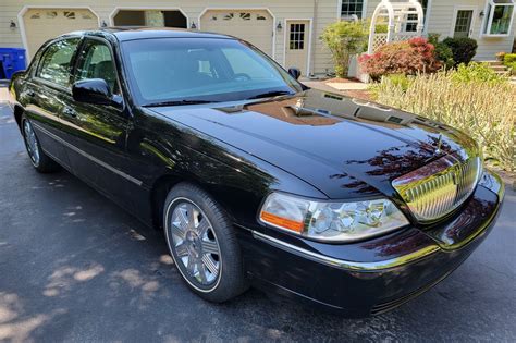 No Reserve: 2,700-Mile 2004 Lincoln Town Car Ultimate for sale on BaT ...