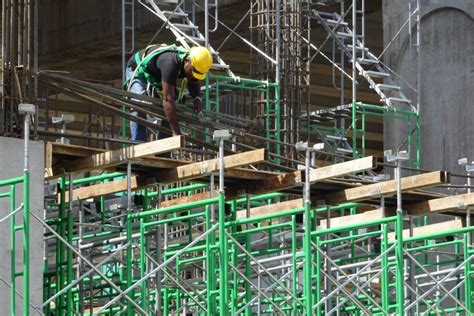 Moselle Un Ouvrier Meurt Apr S Avoir Chut D Un Chafaudage De