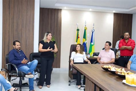 Prefeita Fernanda Hassem Empossa Jornalista Chiquinho Chaves Novo