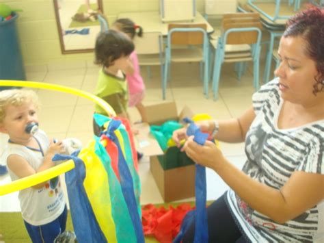 Escola Adalmir lugar de criança feliz A CORTINA COLORIDA