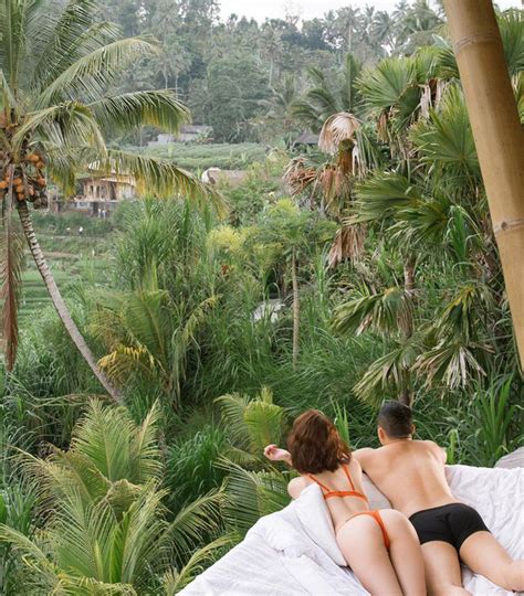 Bỏ qua các bức ảnh nude gây sốc chuyến đi Bali của Ngọc Trinh cũng cho ra đời kha khá kiểu tạo