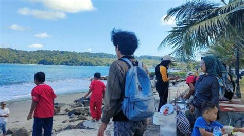 Siang Ini Pangandaran Diguncang Gempa Dengan Kedalaman 10 Km Wisatawan