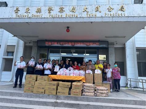 高雄市義永寺結合台東縣大武警發送物資關懷弱勢暨反詐騙宣導 中華通訊社