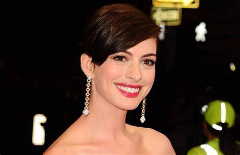 Anne Hathaway Na Kolejnej Ok Adce Po Elle Przyszed Czas Na Harper S