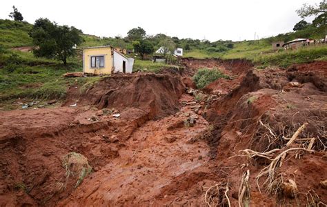 Chuvas Torrenciais Provocam Mortes Na Frica Do Sul