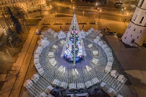 Šiemetinė Vilniaus Kalėdų eglė vėl renkama tarp gražiausių pasaulyje