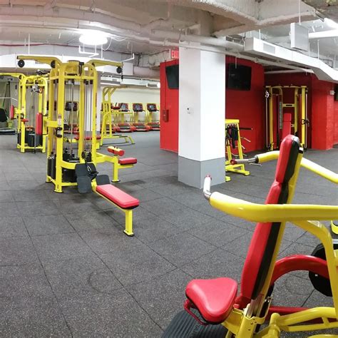 Retro Fitness 13 Photos And 41 Reviews Gyms 1 New York Plz New