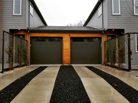 Skyline Flush In Black Contemporain Garage Par C H I Overhead