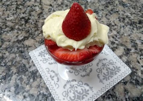 Frutillas Con Crema Chantilly Receta De Maria Beatriz Perez Cookpad